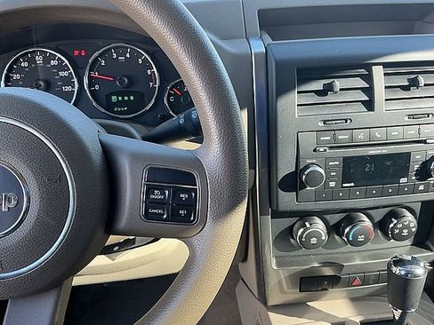 Used 2011 Jeep Liberty Sport image 19