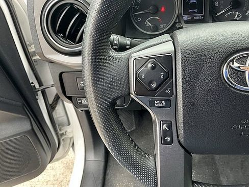 Used 2022 Toyota Tacoma TRD Off-Road AWD/4WD image 19