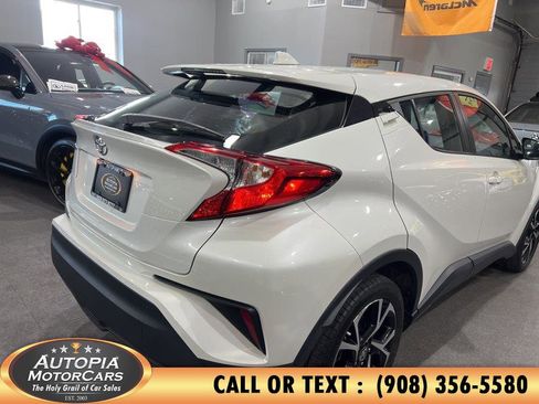 Used 2021 Toyota C-HR XLE image 35
