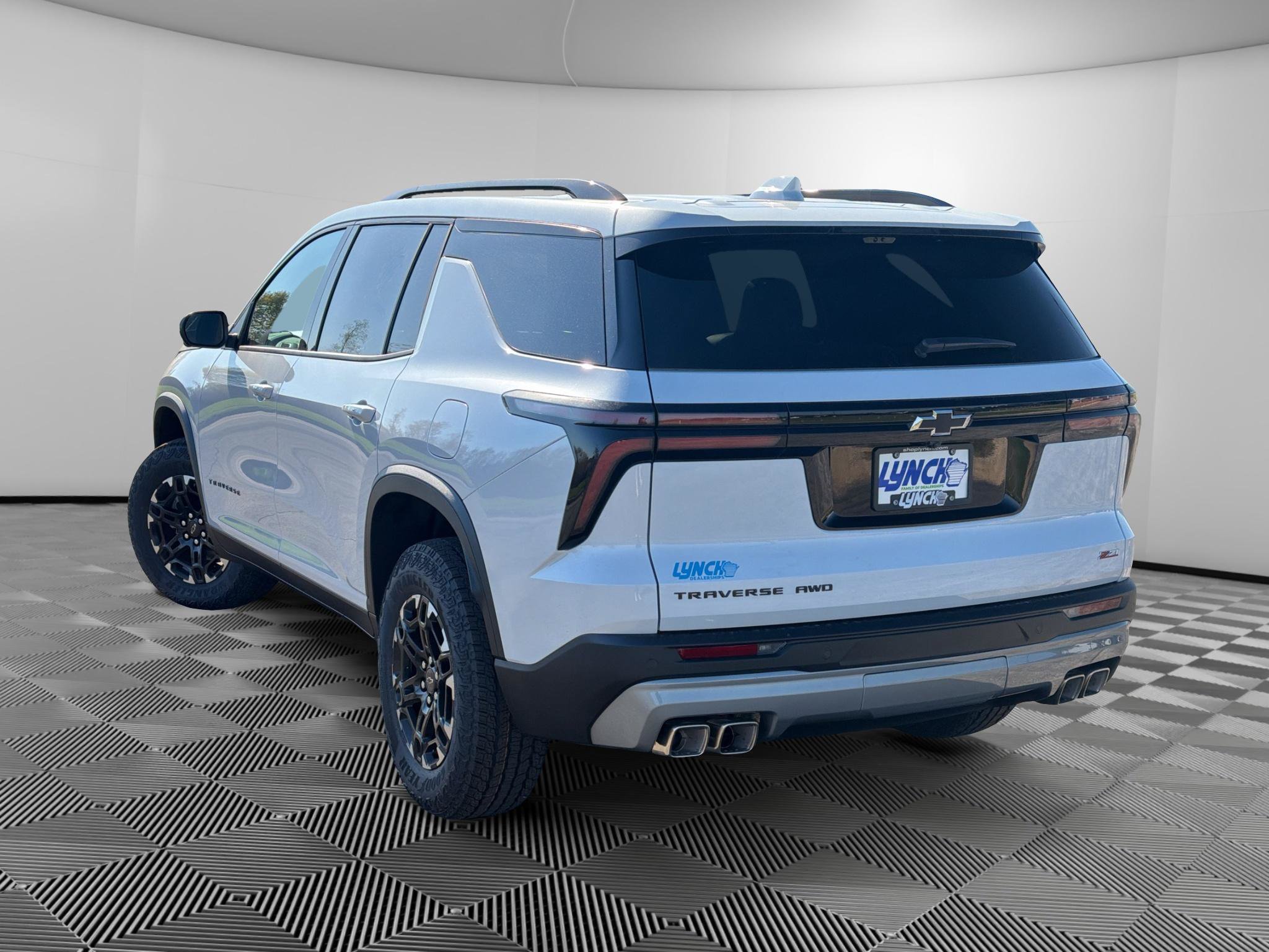 New 2027 Chevrolet Traverse Z71 w/ Driver Confidence Package AWD/4WD image 2