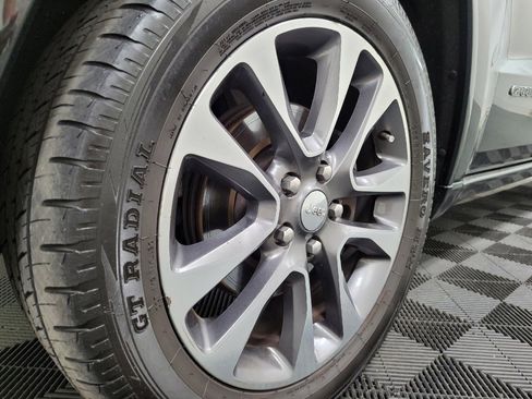 Used 2017 Jeep Grand Cherokee Overland AWD/4WD image 31