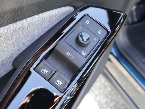 Certified 2023 Volkswagen ID.4 Pro RWD image 13