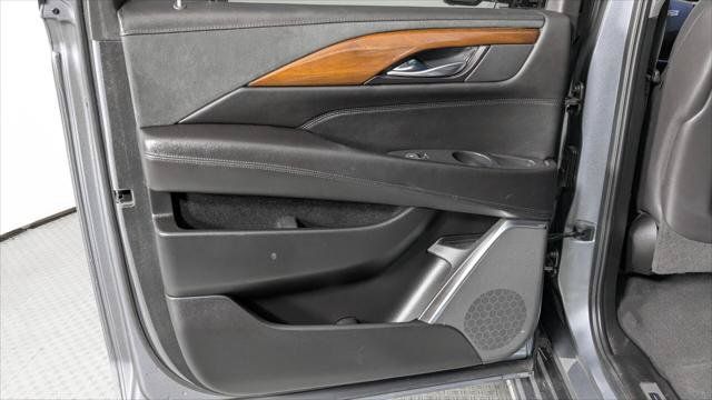 Used 2019 Cadillac Escalade ESV Luxury RWD image 16