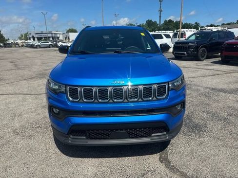Used 2024 Jeep Compass Latitude AWD/4WD image 8