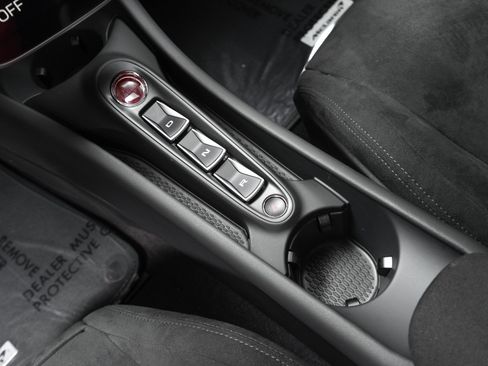 Used 2023 McLaren Artura RWD image 25