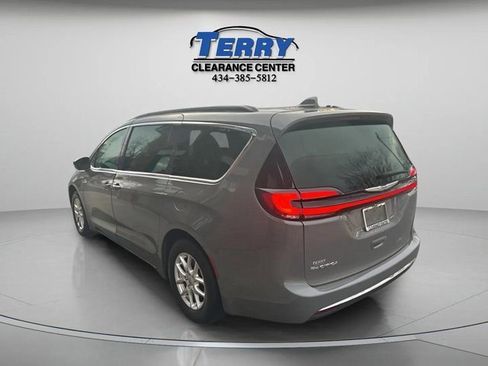 Used 2022 Chrysler Pacifica Touring-L image 4