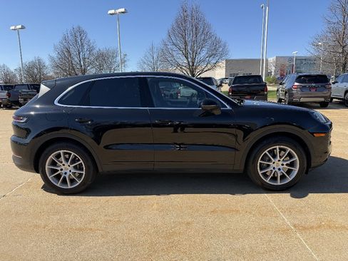 Used 2024 Porsche Cayenne image 3