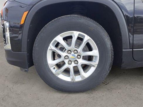 Used 2023 Chevrolet Traverse LS image 14
