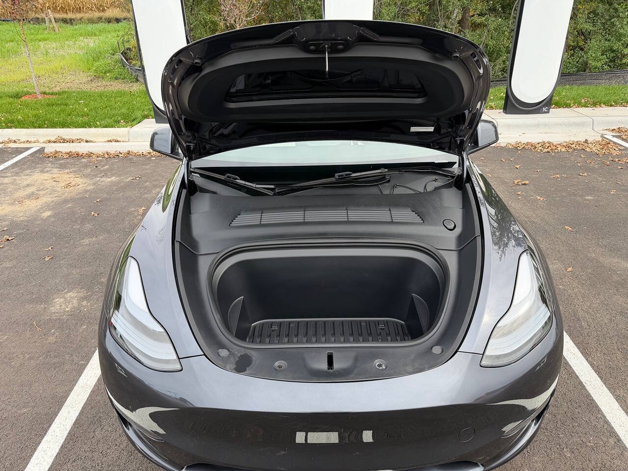 Used 2024 Tesla Model Y Long Range AWD/4WD image 9