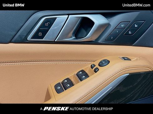 Used 2022 BMW X5 xDrive40i w/ M Sport Package image 3