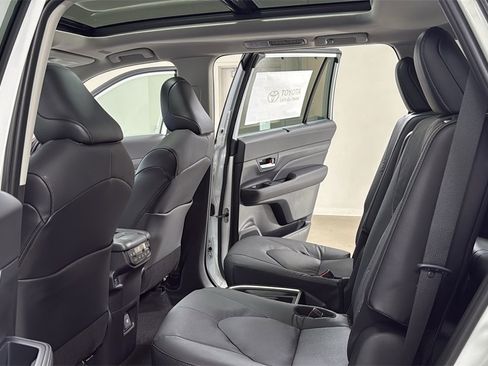 New 2026 Toyota Grand Highlander Platinum image 15
