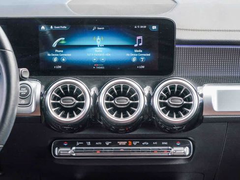 Used 2022 Mercedes-Benz GLB 250 image 12