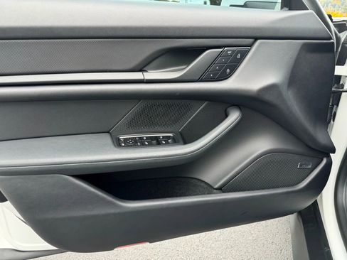 Used 2022 Porsche Taycan image 40