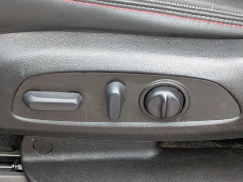 Used 2022 Chevrolet Traverse RS image 15