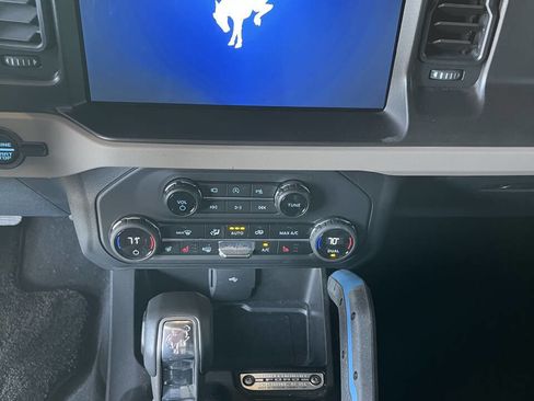 Used 2023 Ford Bronco Wildtrak image 17