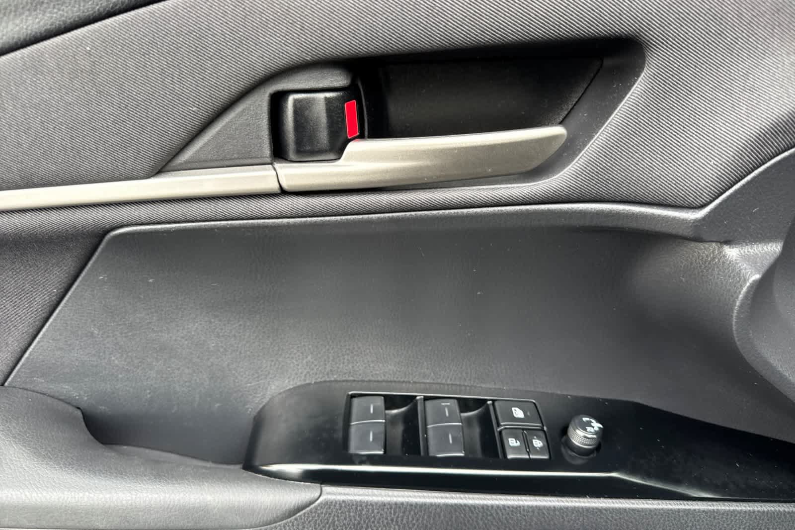 Used 2025 Toyota Camry LE FWD image 12