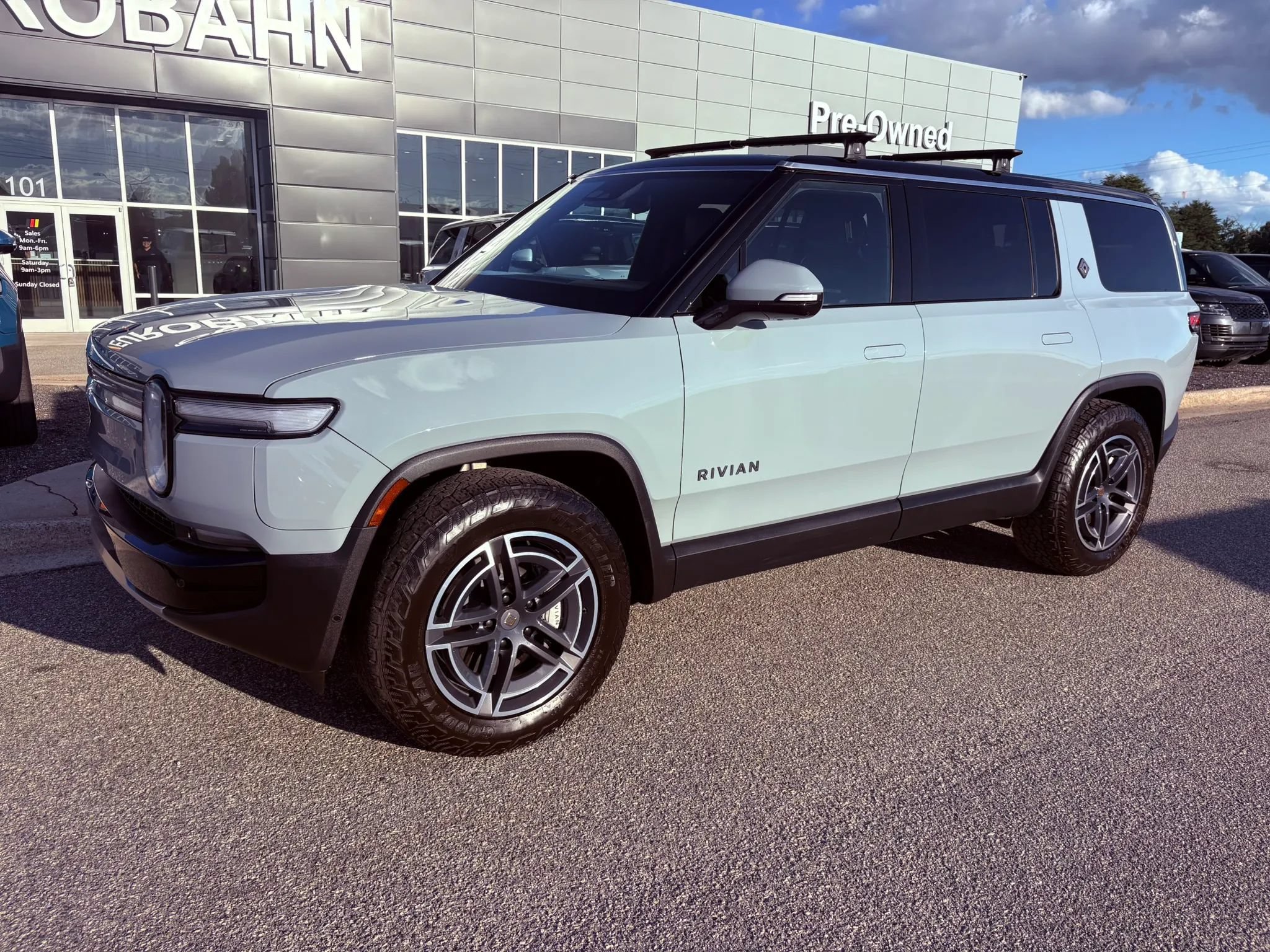 Used 2025 Rivian R1S Adventure Dual AWD/4WD image 29