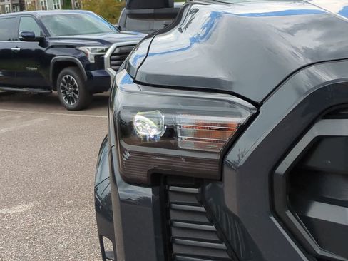 Certified 2025 Toyota Tacoma SR5 AWD/4WD image 10