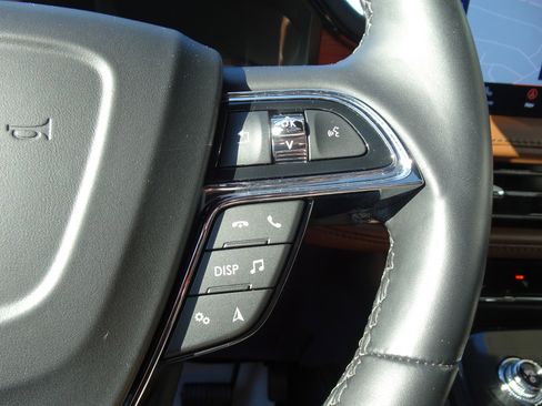 Used 2022 Lincoln Nautilus Reserve w/ Equipment Group 202A image 22