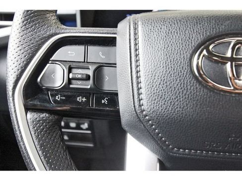 Used 2023 Toyota Tundra Platinum AWD/4WD image 18