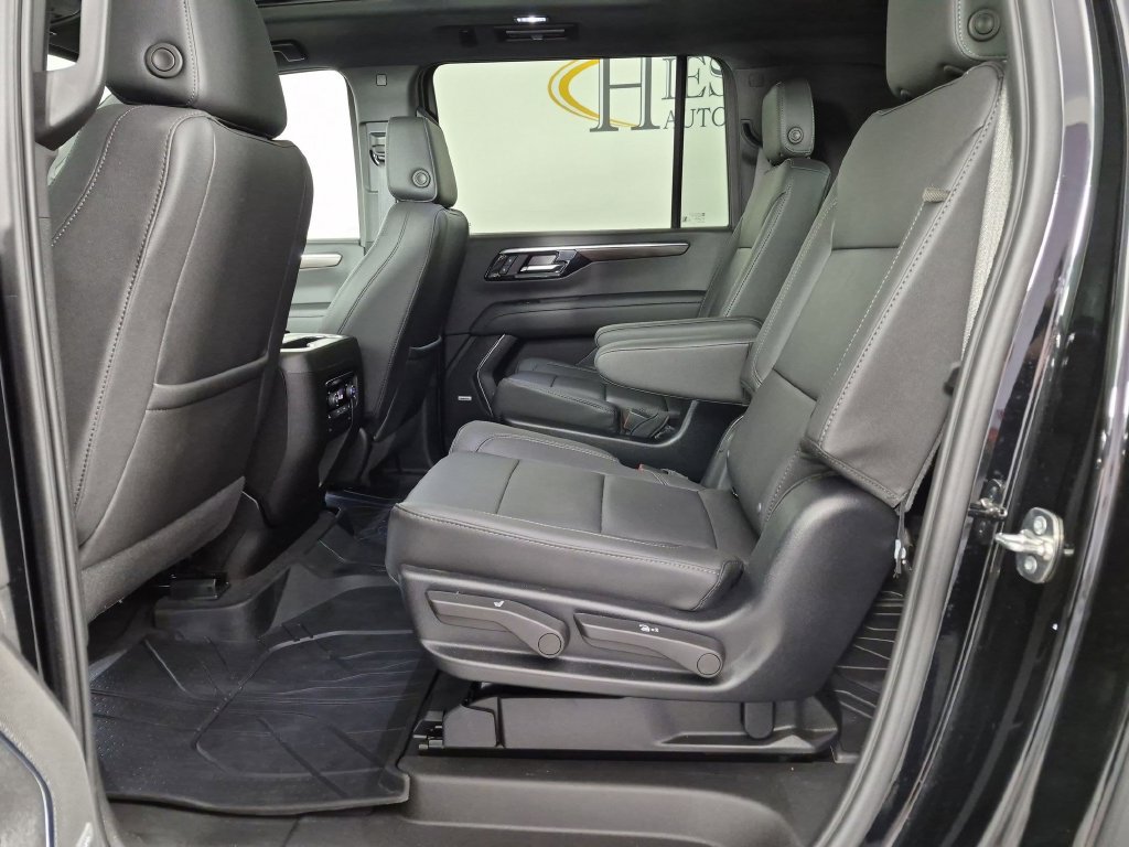 Used 2025 Chevrolet Suburban Z71 w/ Z71 Off-Road Package AWD/4WD image 33