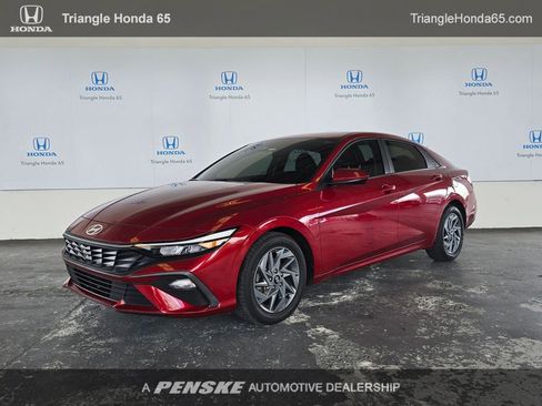 Used 2024 Hyundai Elantra SEL FWD image 1