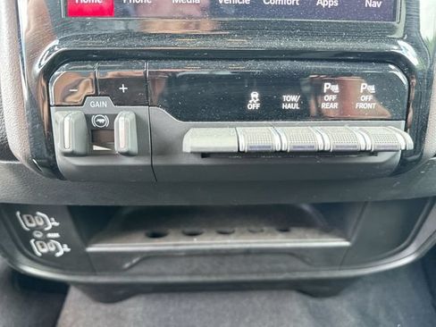 Used 2025 RAM 2500 Big Horn AWD/4WD image 38