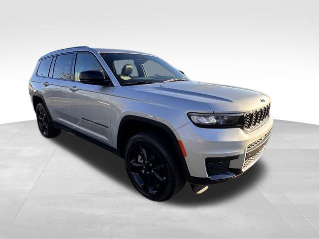 Used 2025 Jeep Grand Cherokee L Altitude AWD/4WD image 10