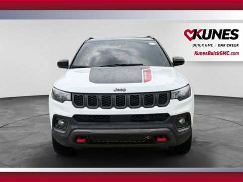 Used 2025 Jeep Compass Trailhawk AWD/4WD image 3