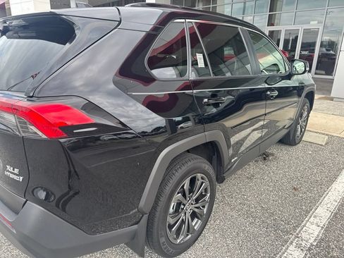 Used 2023 Toyota RAV4 XLE Premium AWD/4WD image 5