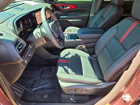 Used 2026 Chevrolet Traverse RS w/ LPO, Floor Liner Package FWD image 13