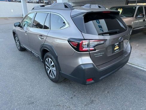 Used 2024 Subaru Outback Premium AWD/4WD image 3