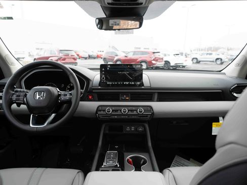 New 2025 Honda Pilot Touring image 20