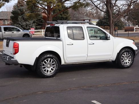 Used 2011 Nissan Frontier SL w/ Moonroof Pkg image 4