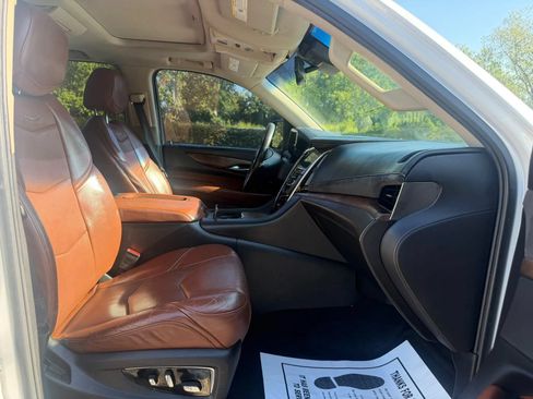 Used 2016 Cadillac Escalade ESV Luxury AWD/4WD image 13