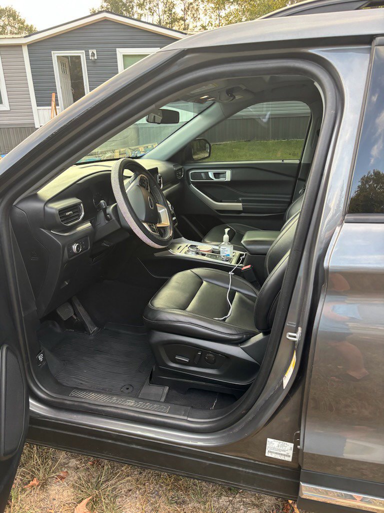 Used 2022 Ford Explorer XLT w/ Equipment Group 202A AWD/4WD image 6