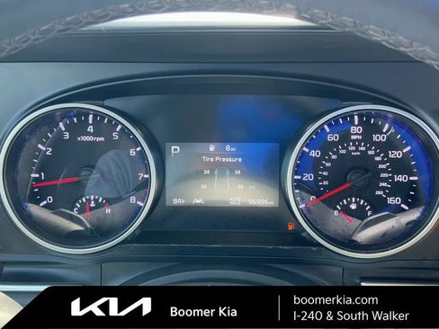 Used 2024 Kia Carnival LX FWD image 22