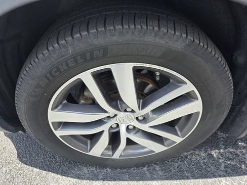 Used 2017 Honda Pilot Touring image 10