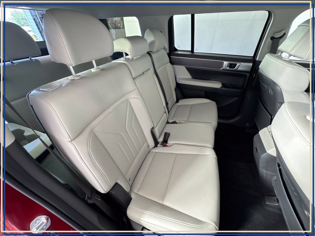 Used 2025 Hyundai Santa Fe SEL AWD/4WD image 36