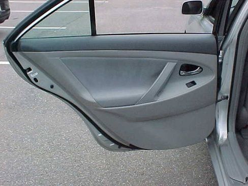 Used 2009 Toyota Camry FWD image 17