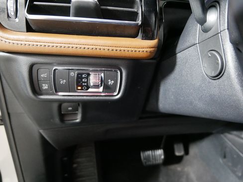 Used 2022 Lincoln Nautilus Reserve AWD/4WD image 26