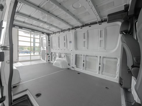 Used 2025 Mercedes-Benz Sprinter 2500 image 27