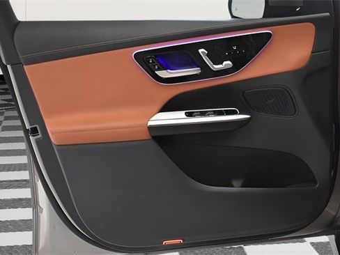 Used 2024 Mercedes-Benz GLC 300 4MATIC image 22