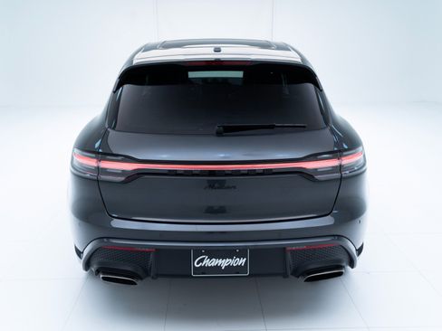 Certified 2026 Porsche Macan AWD/4WD image 10