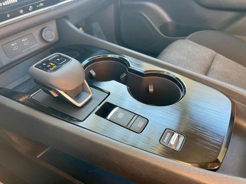 Used 2024 Nissan Rogue SV image 15