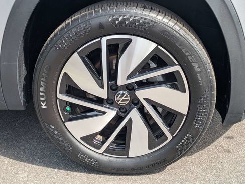 Used 2025 Volkswagen Atlas SE FWD image 10