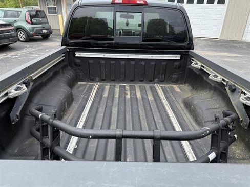 Used 2014 Nissan Frontier SV w/ SV Value Truck Package AWD/4WD image 8