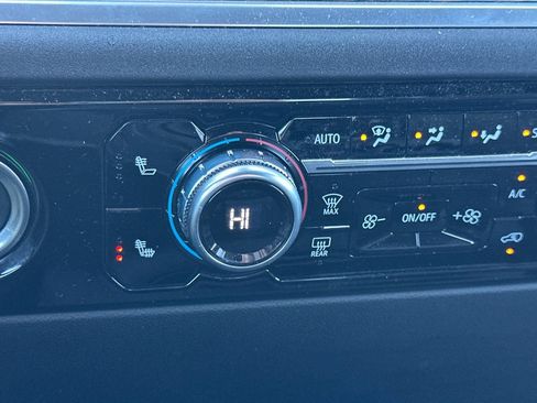 Used 2024 GMC Sierra 1500 Elevation image 29