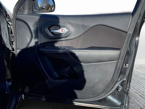 Used 2016 Jeep Cherokee Latitude w/ Comfort & Sound Group image 19