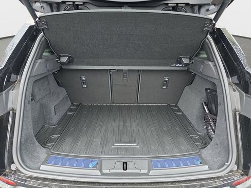 Used 2024 Land Rover Range Rover Evoque Dynamic SE image 12